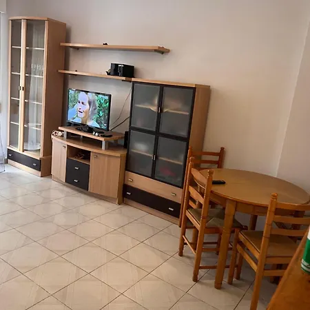 Big One Bedroom Next To Beach.